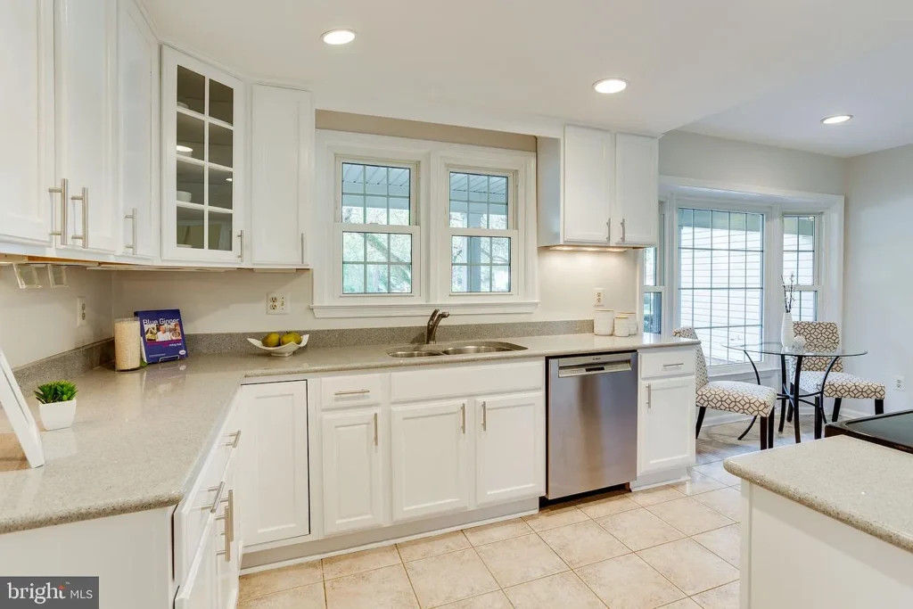 d892ac2e1536a991bdf7991d28c9e07d-uncropped_scaled_within_1536_1152